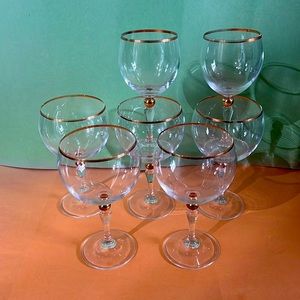 Wine glass 5 big and 2 small gold rim
